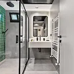 Zeluxe Aparthotel 4*