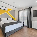 Zeluxe Aparthotel 4*