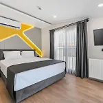 Zeluxe Aparthotel 4*