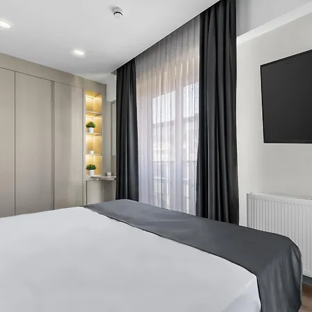 Zeluxe Apart-hotel 4*