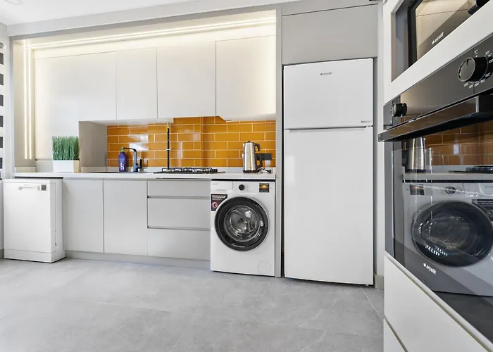 Zeluxe Aparthotel 4*