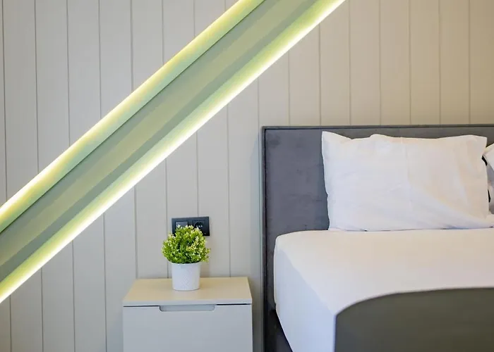 Zeluxe Aparthotel 4*