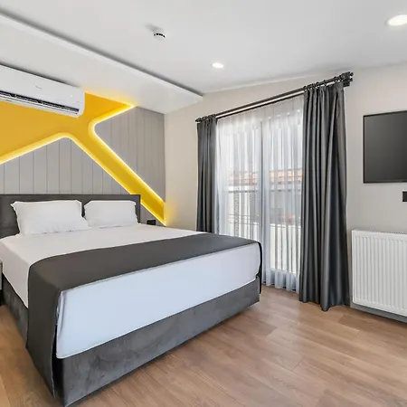 Zeluxe Apartmanhotel 4*